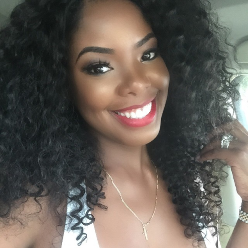 oneoakdutch:  flyandfamousblackgirls:  Gabrielle Union’s smile is a M A S T E R P I E C E!!    3 of these don’t even look like her omg lol  All black people look alike again huh?