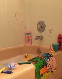 tiny-tophat:  Bubble bath 💝 