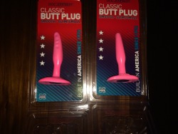 scarletslutmolly:  So two butt plugs, from