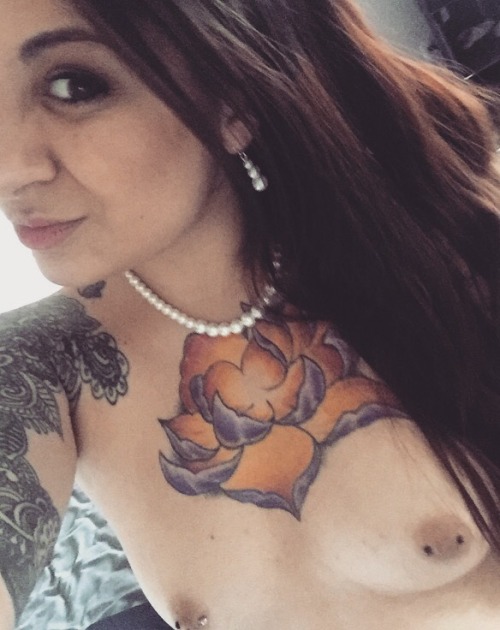 bruisedbydaddy:  Pearls and a tie… I’m such a fucking classy, sassy little girl.
