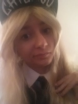 I put on my spw wig and dang I look good????