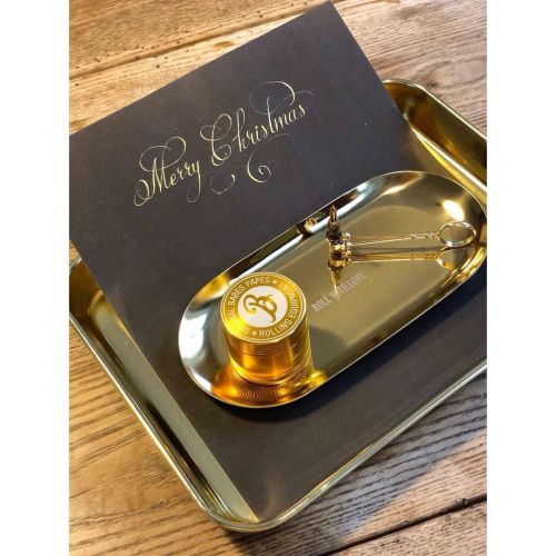 to whom it may concern… . . . #blingbling #grinderset #rollwithlove #goldtray #420lovers #caligraph