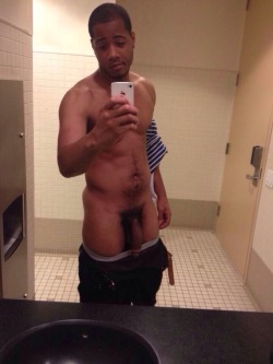 nudeselfshots-blackmen.tumblr.com post 98899950632