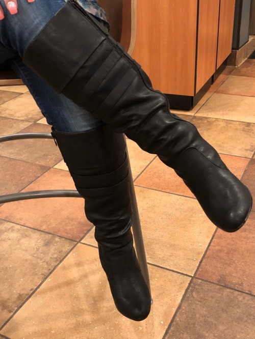 More pics of the wife’s new boots.