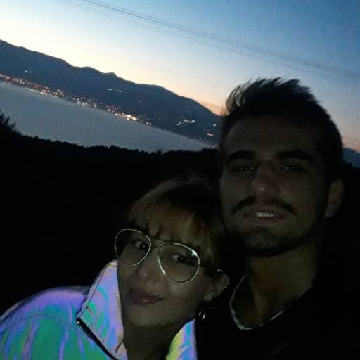 Ulan 2 dakika önce mutluluktan ölücektim şimdi gözyaşlarım durmuyo 