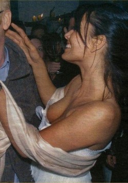 More nip slips and pussy slips pics at http://pussyslip.tumblr.com/