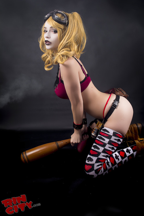 sexynerdgirls:  Harley Quinn by Rin-City.com 