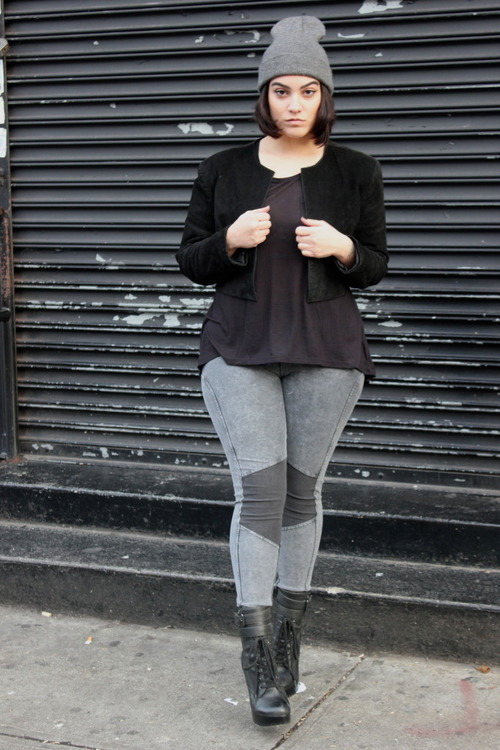thewiderthehipsthedeeperthedip:  Not too big, just a little bit more extrahttp://justalittlebitmoreextra.tumblr.com/