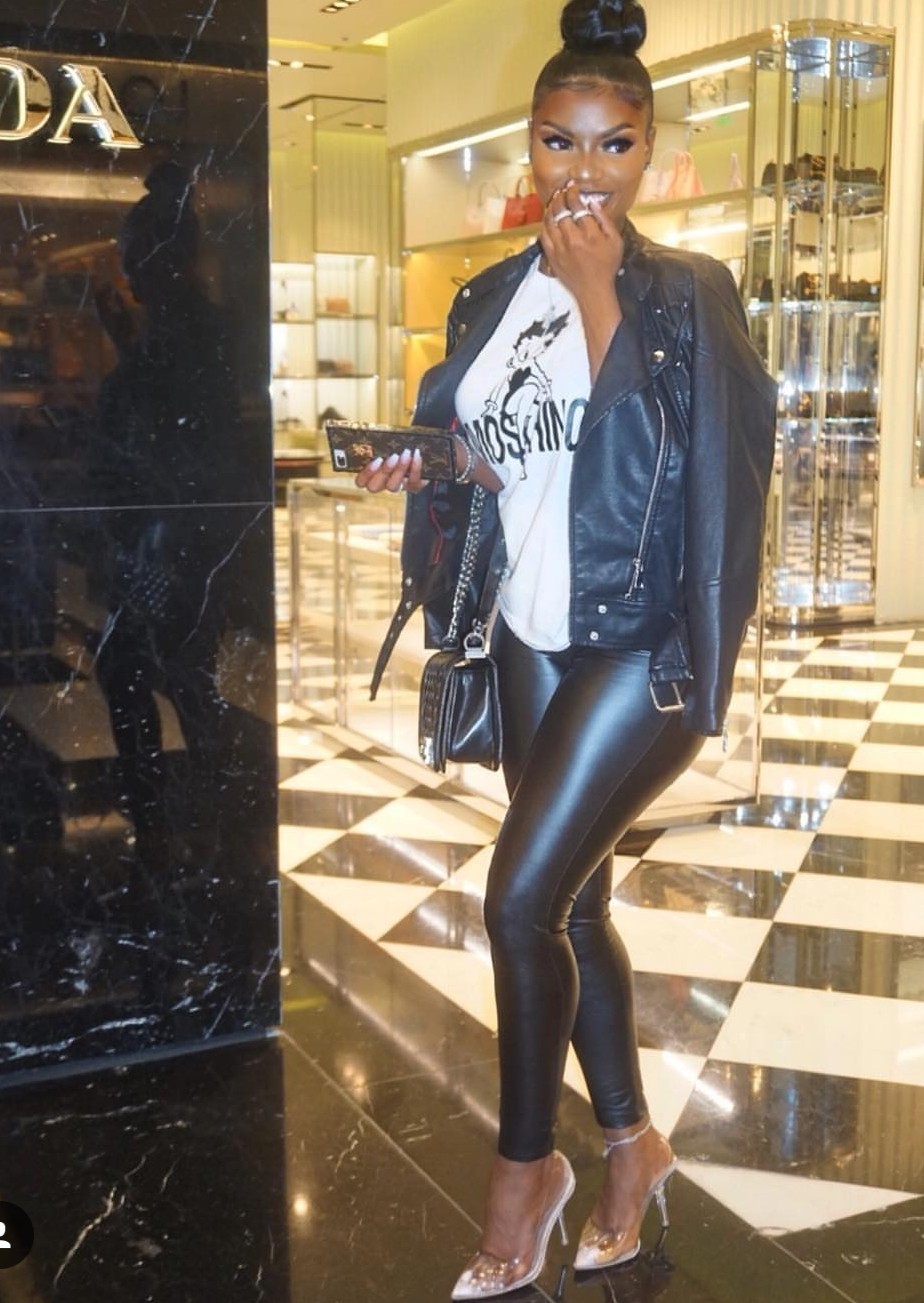 kingjazziedad:  DeliciouslySexy. CurvyLicious. Cutie with a BOOTYMiss Iam_Lulu_Simmons