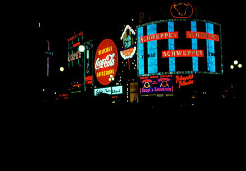 alannahmoore16:  1950s: Colour photographs of Piccadilly Circus 