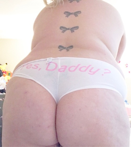 girl–cat:Putting on my big girl panties 🎀