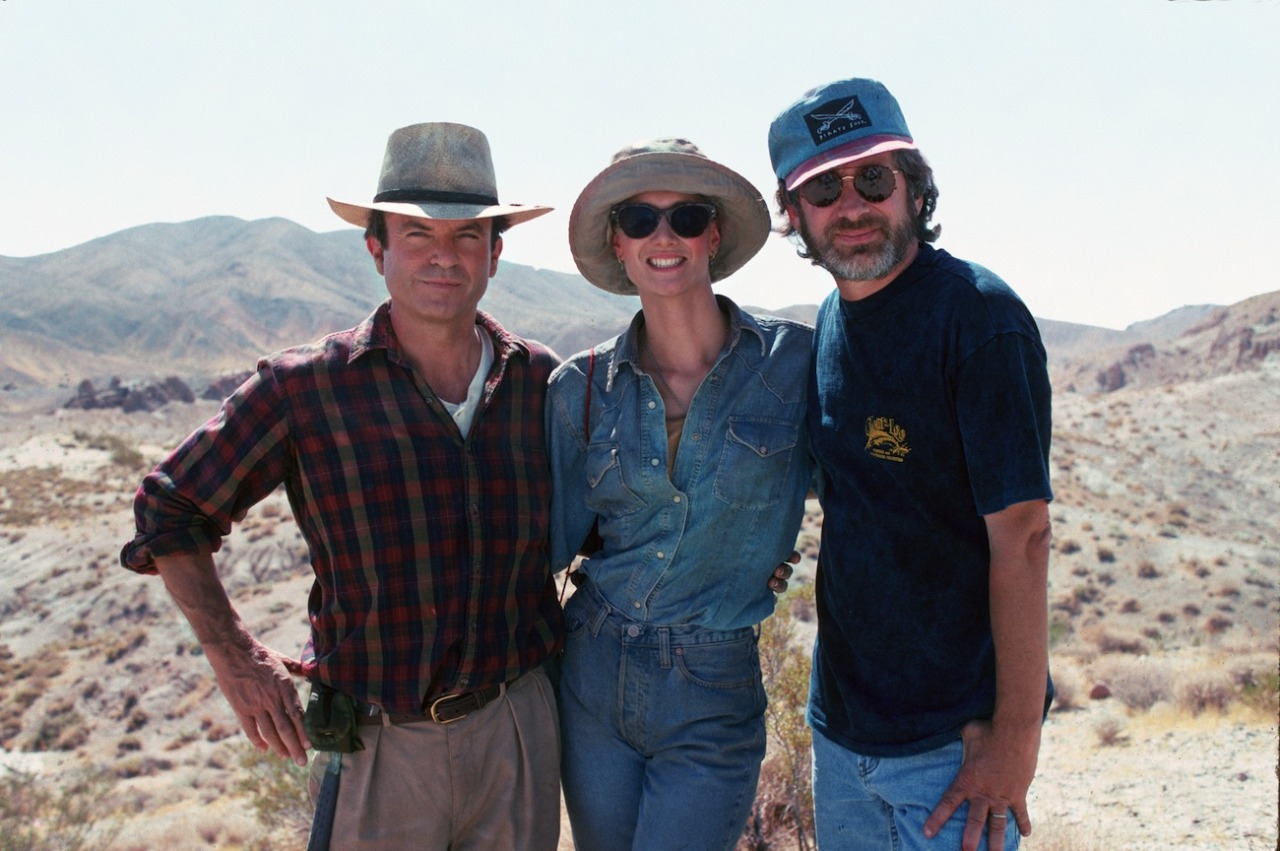 Hi-res pix:  Sam Neill, Laura Dern, &amp; Steven Spielberg on the set of Jurassic