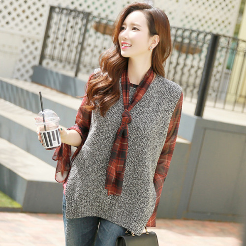 Versatile plaid blouse - can be worn in many different ways!https://goo.gl/TRtU8k