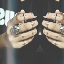 jessjroc:  never liked finger tattoos too