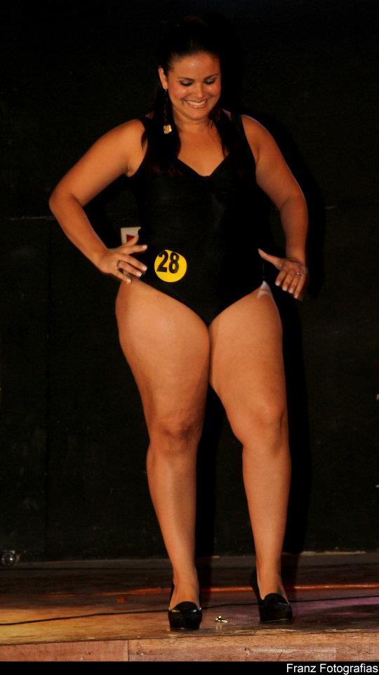 planetofthickbeautifulwomen:      @ The Desfile . Garota Plus size Outono Inverno