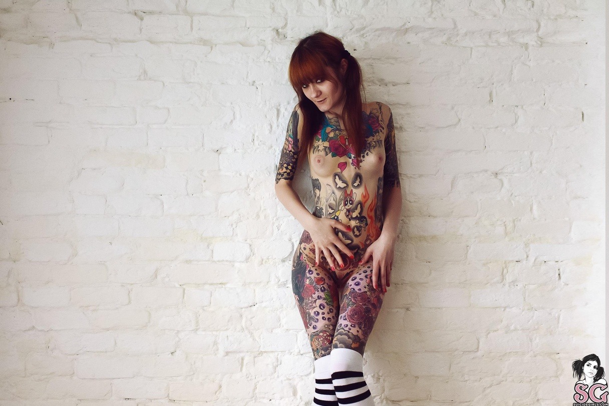 Extreme Tattoos und Piercings bei Frauen