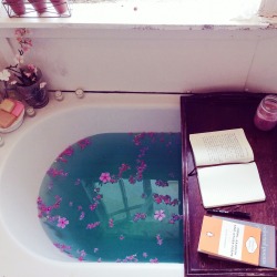 miss-heroin:  fleurdelunaa:  bath series   This is so fucking pretty