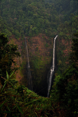 brutalgeneration:Tad Fan waterfall, Laos by siempresam on Flickr. 