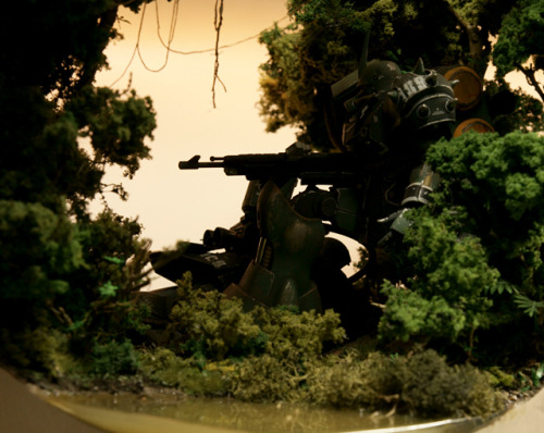 bloodymagnum:  Intermezzo ~gespannte Atmosphare~ AMS-129 Geara Zulu Diorama   Source 