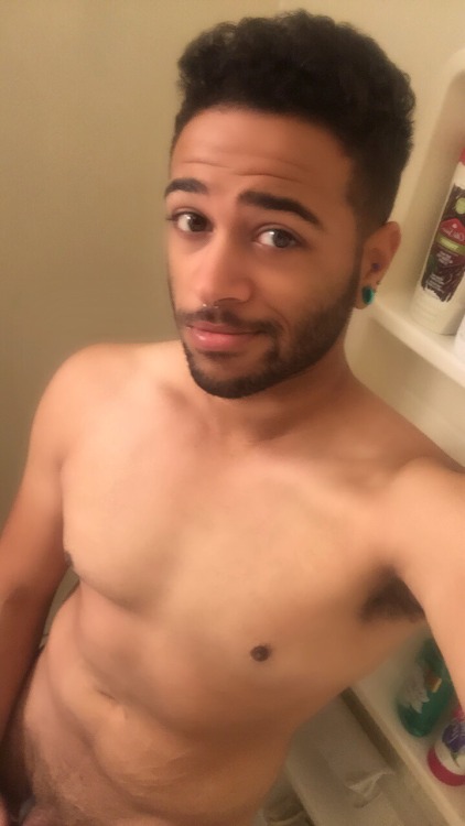 nerdy-little-leo-gaymer:  That hair, though 🙈