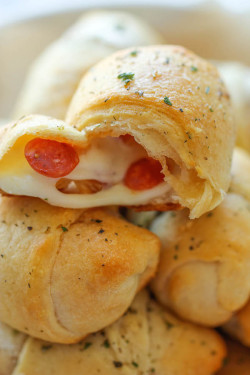 do-not-touch-my-food:  Pizza Rolls