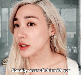tipannies:the cutest and funniest intro for vogue beauty routine