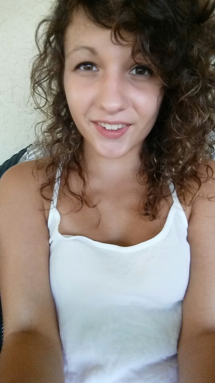 ilikedruuugs:  Good hair day 😊  look at this babe. UNF &lt;3