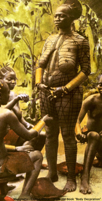 Yagazieemezi:  1910, Queen Mutubani Of The Mangbetu People Being Body Painted By