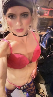 bubblebutt-sissygurl:  Anyone in Toronto area interested in setting up a 3   BBC gang bang and filming it??