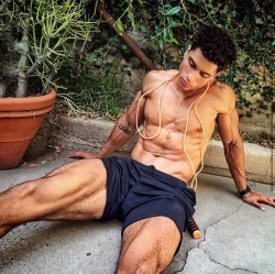 Adirtylilsecretsstuff:  Shouldn’t Be This Glorious 😍😍😍