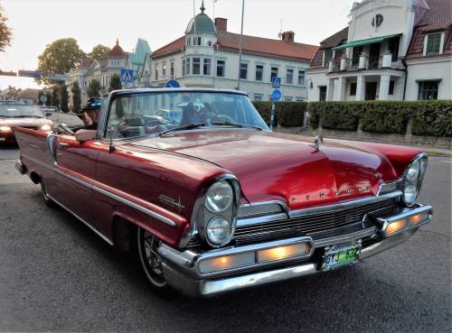 frenchcurious:Lincoln Premiere Convertible 1957. - source 40 &amp; 50 American Cars.