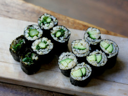 vegan-yums:  Veggie sushi / Recipe