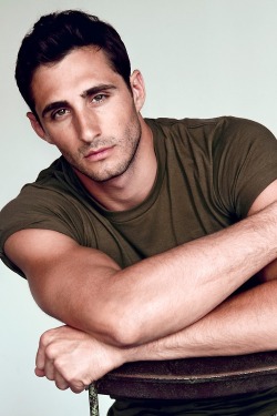 sailorofhuron:  Josh Truesdell 