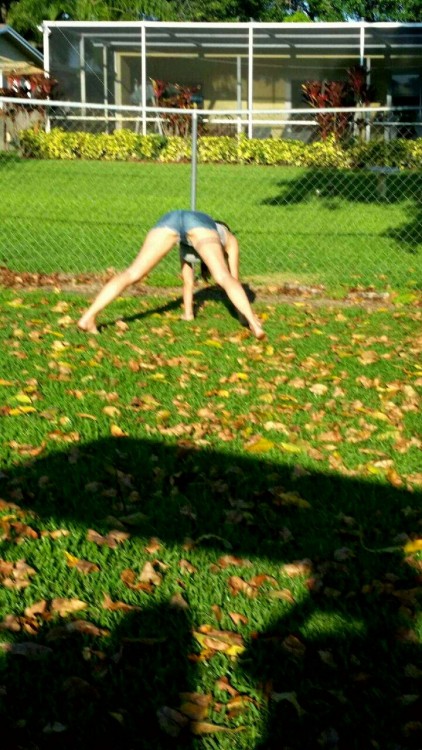 dysfunctional-amateurs:  Lydia makes golfing look like an entirely different game 