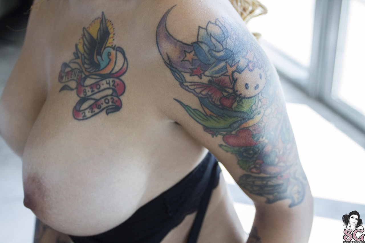 100% Suicide Girls