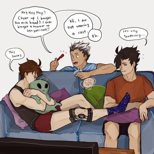 ryugazakkis:  college au continues with a small sort-of follow-up of this …?? look @ oikawa’s nerd socks 