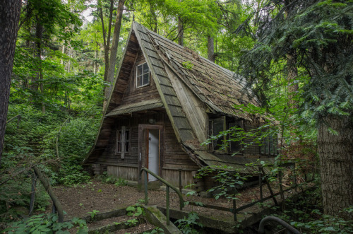 abandonedography: Abandoned summer cottages, Lanckorona, Poland.