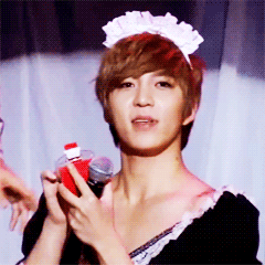 inmyownfiction:  the sexiest maid ever ouo