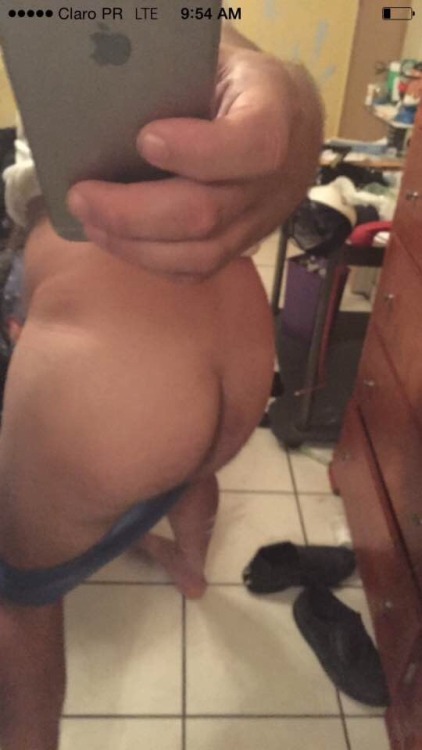 bellakos100x35nuevo:  Daniel de Caguas le gusta tragar y es versátil uyyyy pero tiene las uñas sucias!!!!