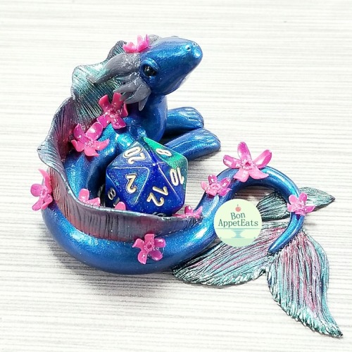 battlecrazed-axe-mage:bon-appeteats:Completed custom dice holder dragon. This one was modeled after 