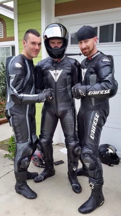 bikersgearbox:WOOF DAINESE TRIPLE..❤❤❤