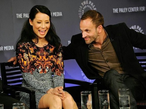 bisexualizzylightwood:Lucy Liu & Jonny Lee Miller