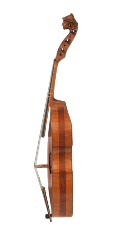 Louis Guersan, Descent viol, 1750. Maple, sycamore. Paris. Museum für Musikinstrumente der Universit