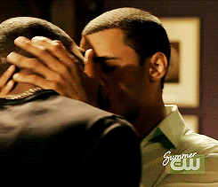 myeclecticwetdreams:  hot kiss …