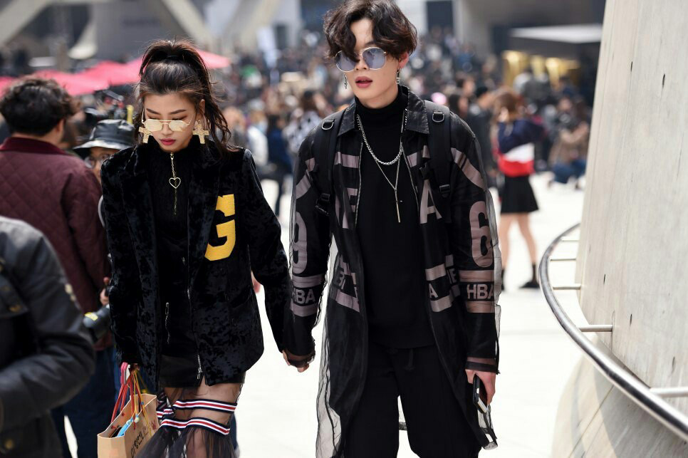 vivianefashion: Seoul Fashion Week - Street Fashion   Follow VF for more !!! 