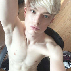 cutiepit:  sebastianshomme:Selfie -|-