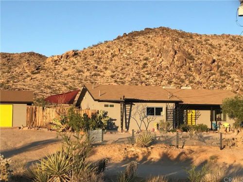 househunting:wait this is wild. i have family on this street in jtree and it’s a tiny street in the 