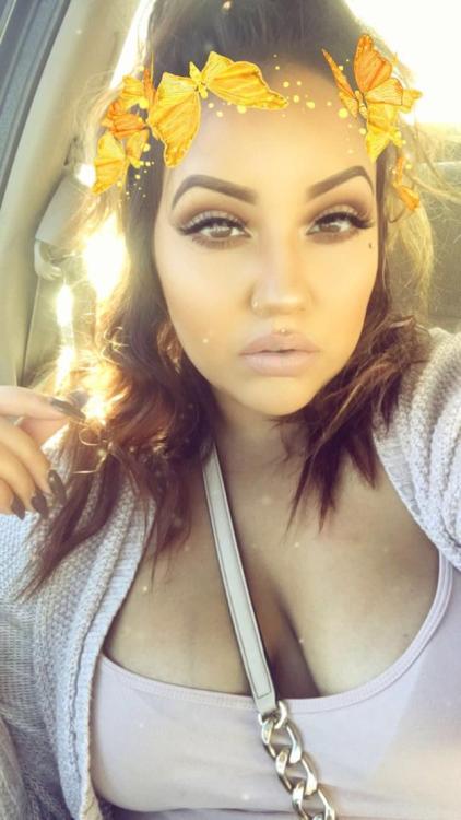 latinashunter:  Beautiful Thick Mamasota Perfection!