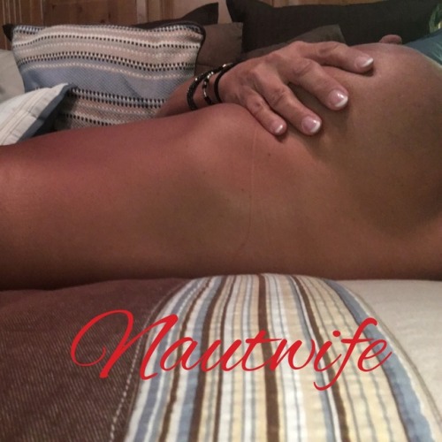 nautwife:  justasexywifey:  Happy Side Boob!!! Saturday off to a great start!!!!💕💋 @nautwi  Goodness!  So sexy @nautwife!  🔥👅😈  Thank you sexy!