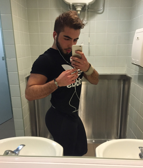 Porn photo togepistew:  eliaes:  these compression pants